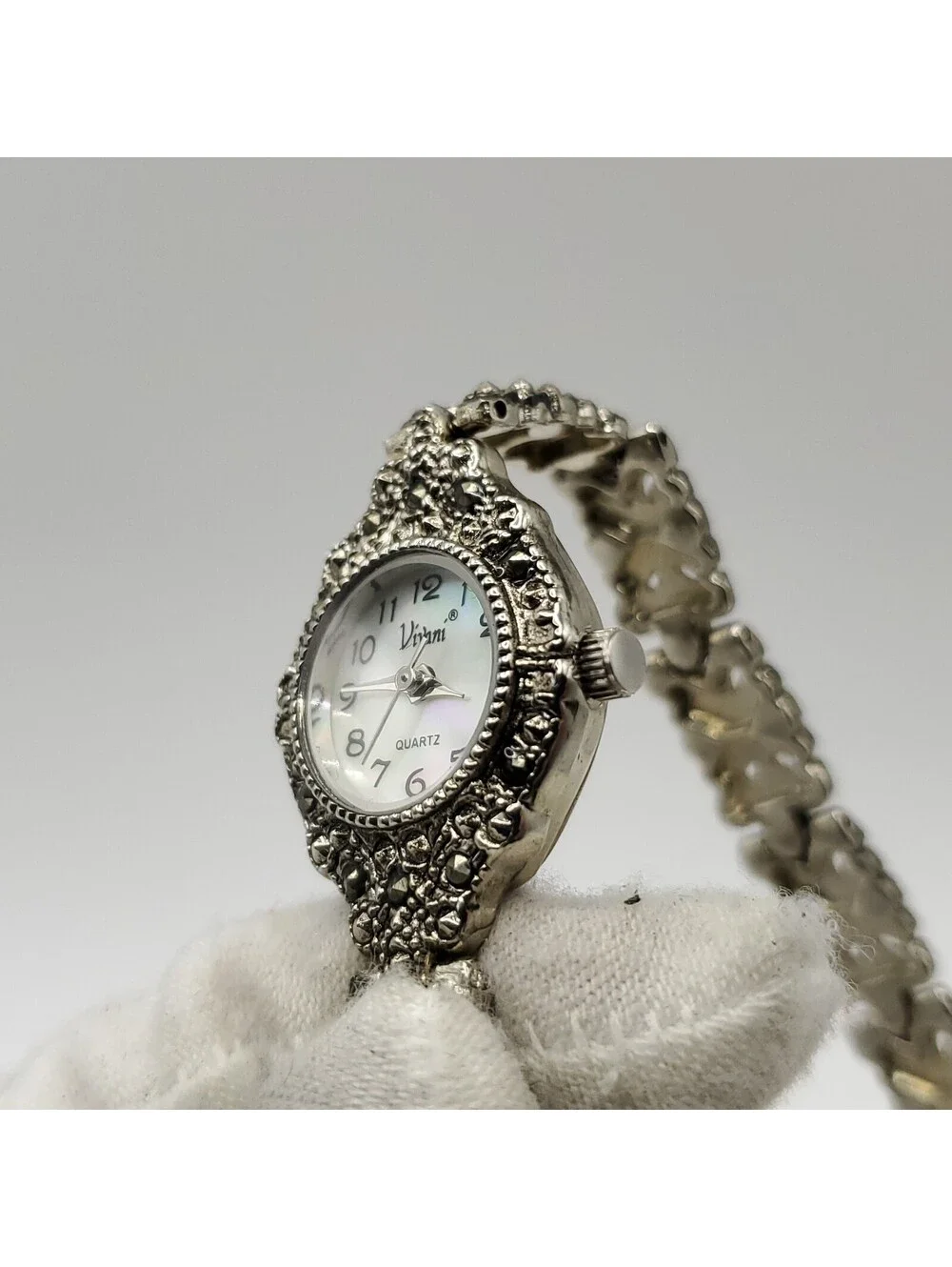 Vivani Silver Tone MOP Dial Quartz 20mm Womens Watch New Battery 7